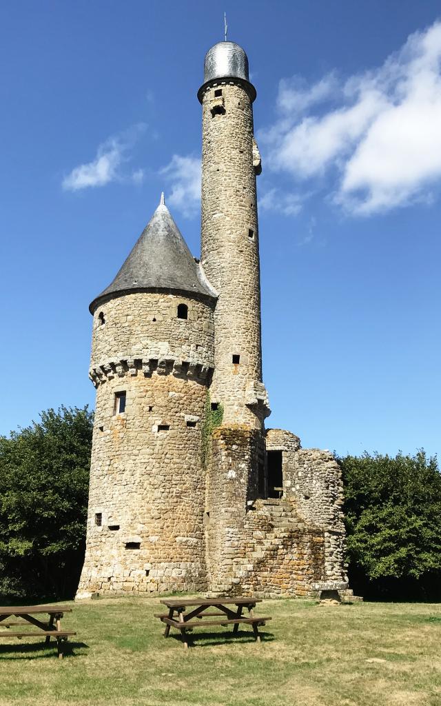 tour-bonvouloir-chateau-1