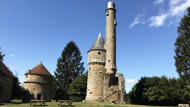 tour-bonvouloir-chateau