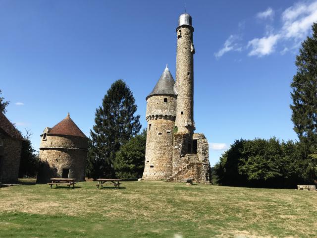 tour-bonvouloir-chateau