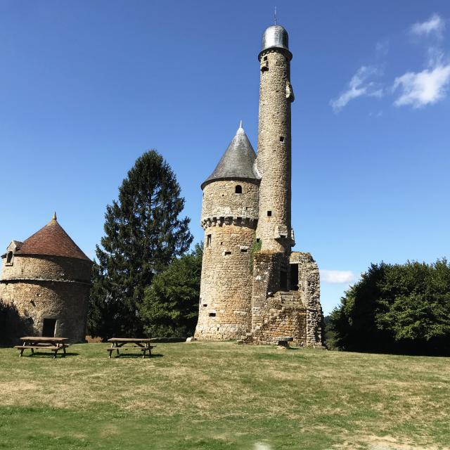 tour-bonvouloir-chateau