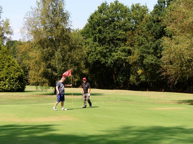 bagnoles-orne-golf-club-green-golfeurs