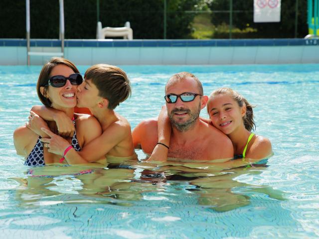 Bagnoles Orne Piscine Famille 1