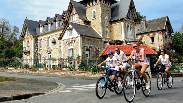 Bagnoles Orne Quartier Belle Epoque Famille Velo Balade Villa