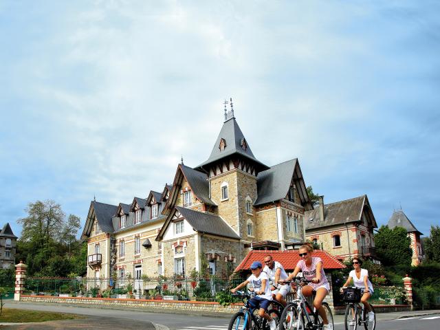 Bagnoles Orne Quartier Belle Epoque Famille Velo Balade Villa