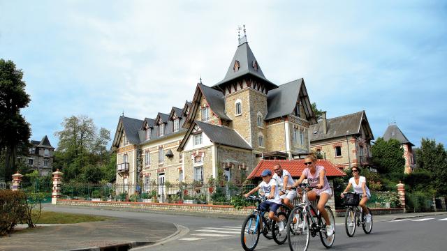 Bagnoles Orne Quartier Belle Epoque Famille Velo Balade Villa 