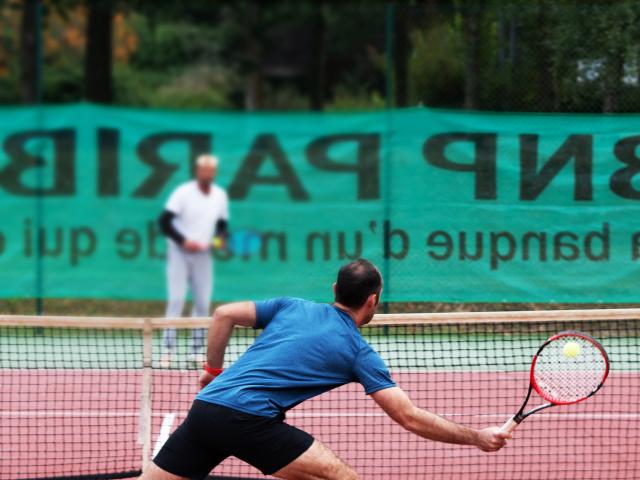 bagnoles-orne-tennis-exterieur-coach