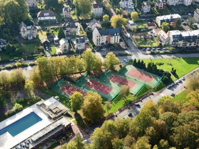 bagnoles-orne-vue-aerienne-tennis-piscine-2