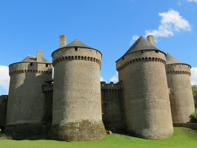 lassay-les-chateaux-chateau-mayenne-9