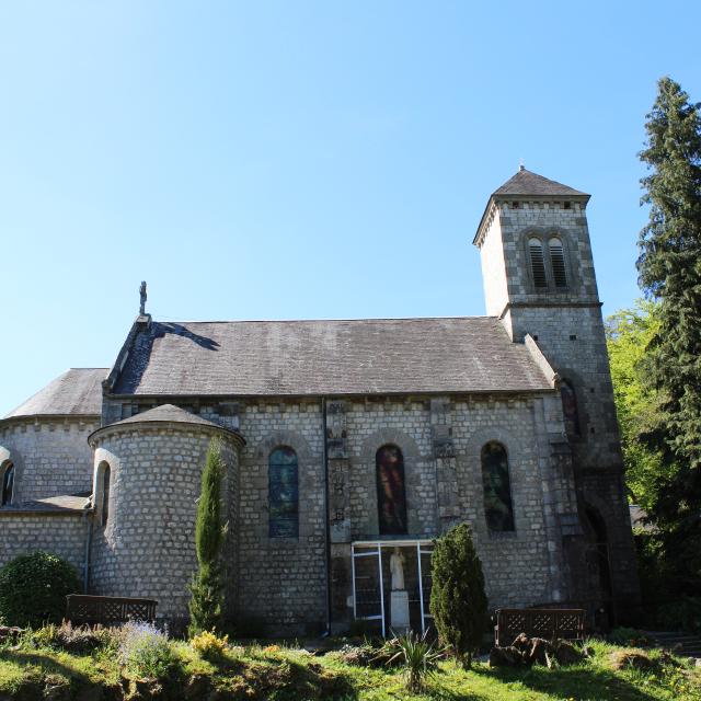 prieure-saint-ortaire-vue-ensemble-bagnoles-orne