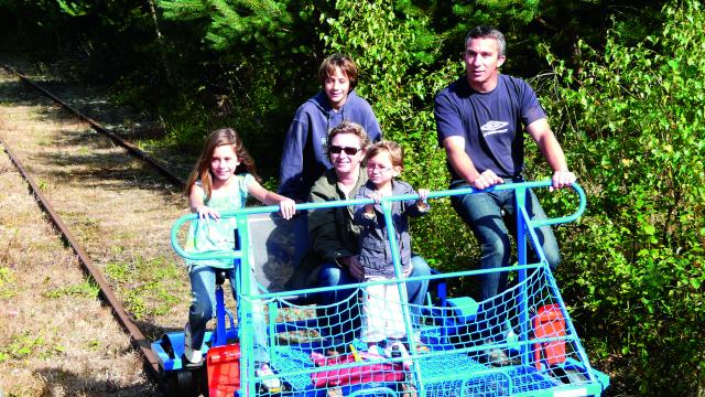 bagnoles-orne-velo-rail-activite-famille