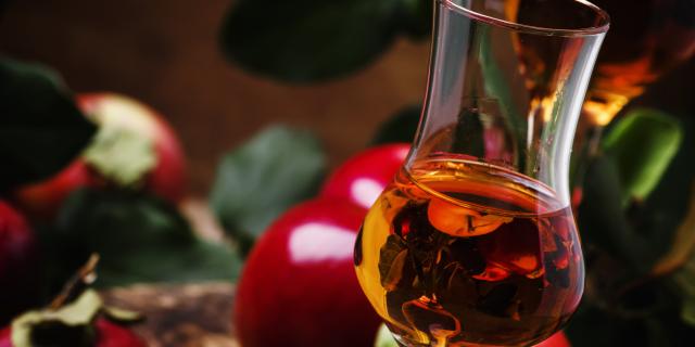 bagnoles-orne-cidre-alcool-calvados-pomme-terroir-specialite-normandie-adobestock-2.jpeg