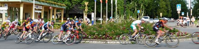 Bagnoles Orne Bebagnoles Course Cyclistes Velo Club Lafertemace Criterium Cyclistes Peloton Rond Pont Officedetourisme