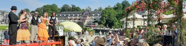 Bagnoles Orne Bebagnoles Fete Belle Epoque Chant Piano Contrebasse Spectateurs Jardins Lac