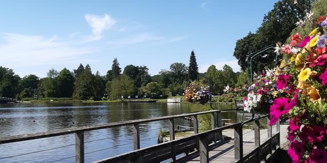 Bagnoles Orne Bebagnoles Jardins Lac Ponton Ciel Bleu Fleurs