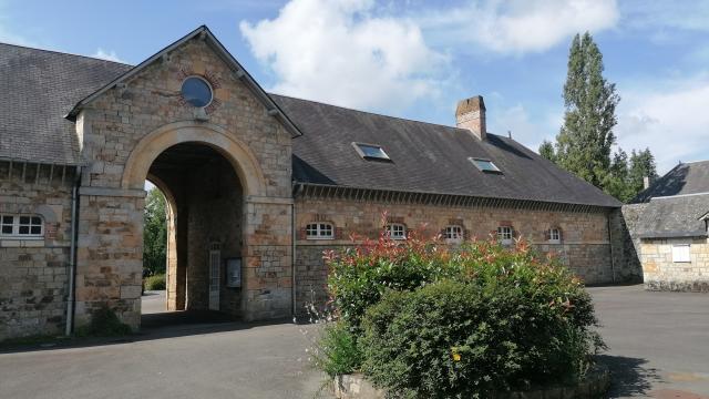 Bagnoles Orne Bebagnoles Location Salle Rassemblement Commun Château Cour Intérieure