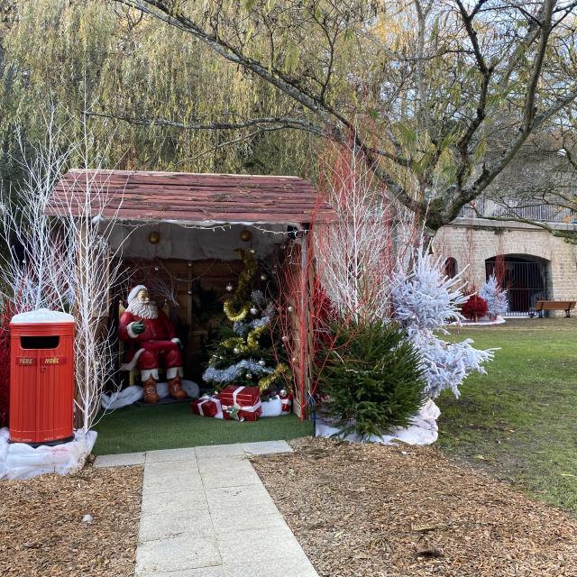 Bagnoles Orne Bebagnoles Pere Noel Cabane Illumination Village