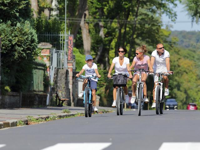 Bagnoles Orne Bebagnoles Famille Velo Belle Epoque Cyclotourisme