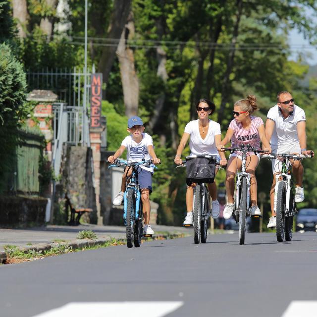 Bagnoles Orne Bebagnoles Famille Velo Belle Epoque Cyclotourisme