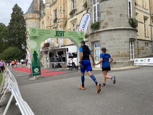 Bagnoles Orne Bebagnoles Bnt23 Arche Coureur Trail Solidartie Arrivee