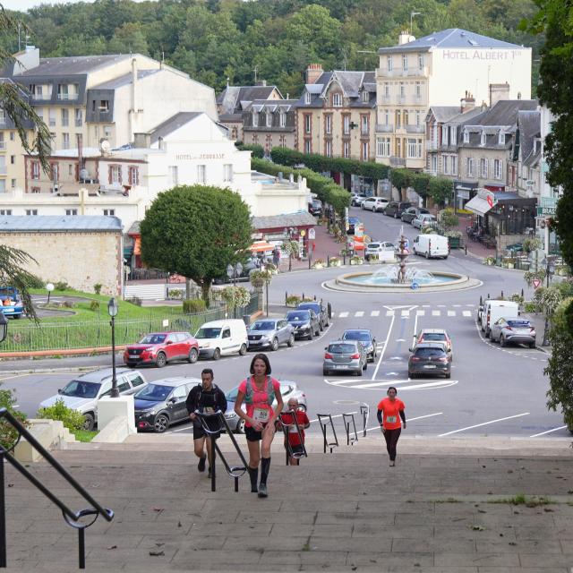 Bagnoles Orne Bebagnoles Bnt23 Fontaine Marches Eglise Coureur Trail Urbain Casartprod