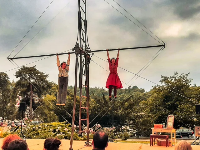 Bagnoles Orne Bebagnoles Festival Ete Vendredi Spectacle Art Rue Public Jardins Lac