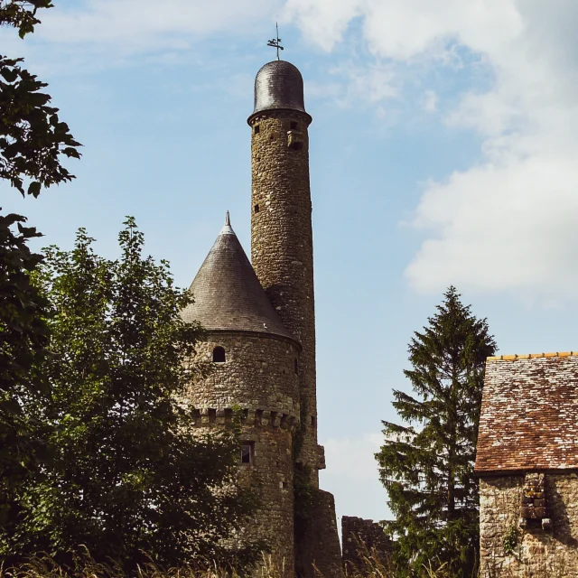 Tour De Bonvouloir Carole