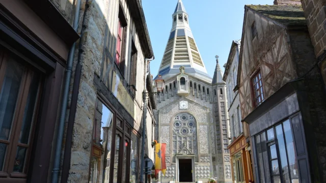 Domfront Bocage Eglise Saint Julien Rue Ruelle Medieval