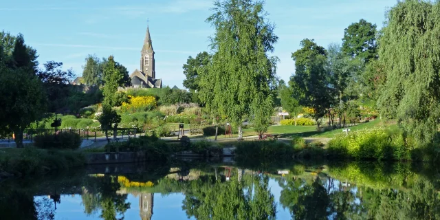 Saint Fraimbault Lac Plan Eau Fleurs Eglise Bocage