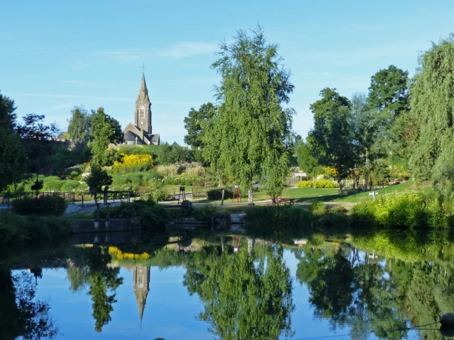 Saint Fraimbault Lac Plan Eau Fleurs Eglise Bocage