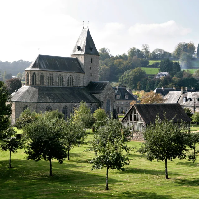 Lonlay Abbaye Domfront Bagnoles Bocage Eglise Champ2